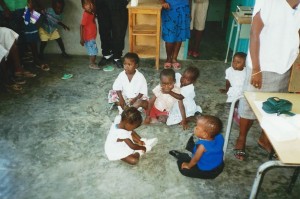 Les tout petits de la malnutrition - Les Gonaives Haiti Juin 2001