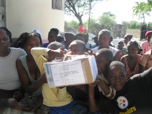 Vos colis par ASF viennent d'arrivés pour le plus grand plaisir de nos pensionaires -Horizon de l'Espoir Haiti Aout 2011